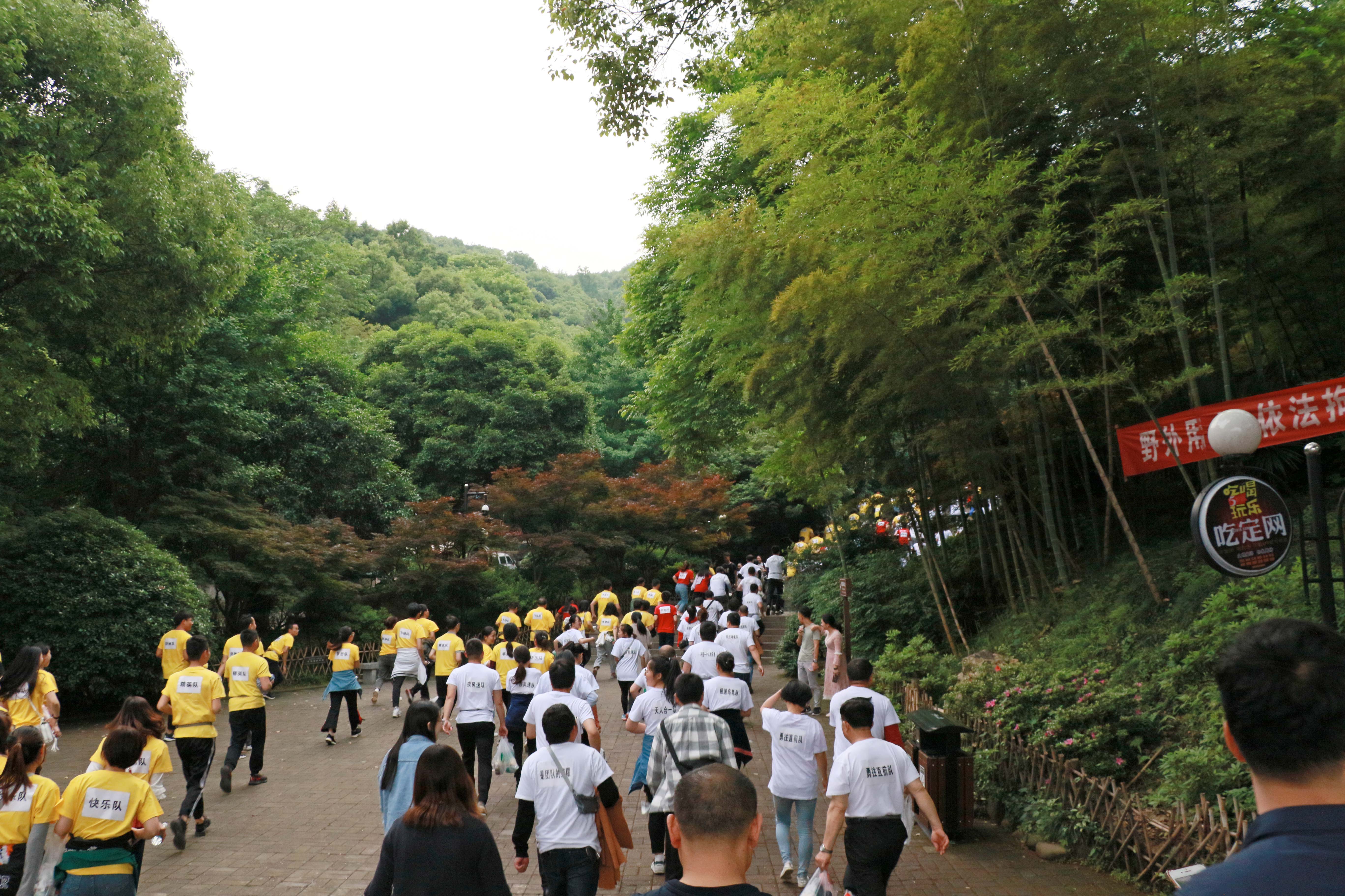 爬山活动短视频制作 AI记者 挑战岳麓山心形路线,52公里浪漫跑!AI教你520如何过出仪式感